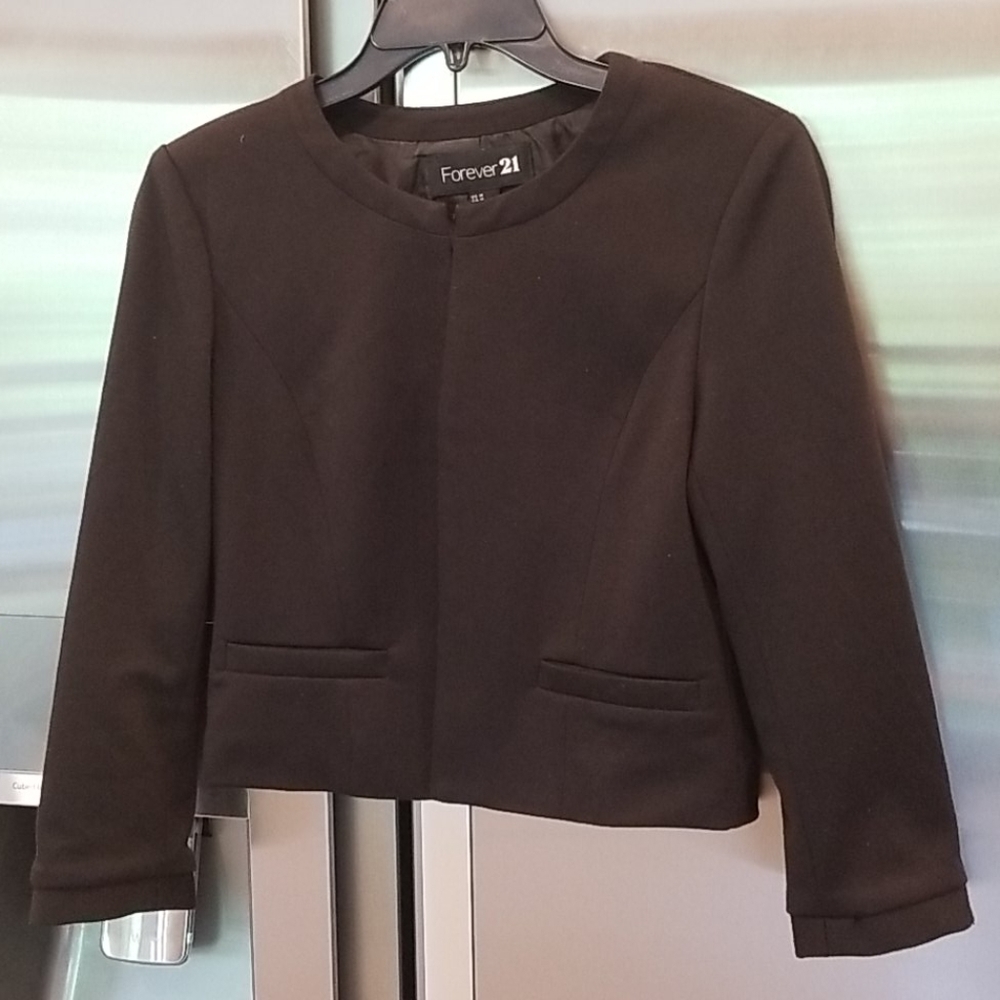 💕FOREVER 21💕 Cropped Black Blazer